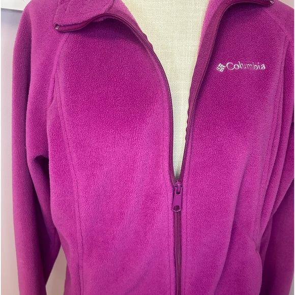 Columbia fushia color size large women’s zip up fleece jacket. Great condition. - Picture 9 of 9